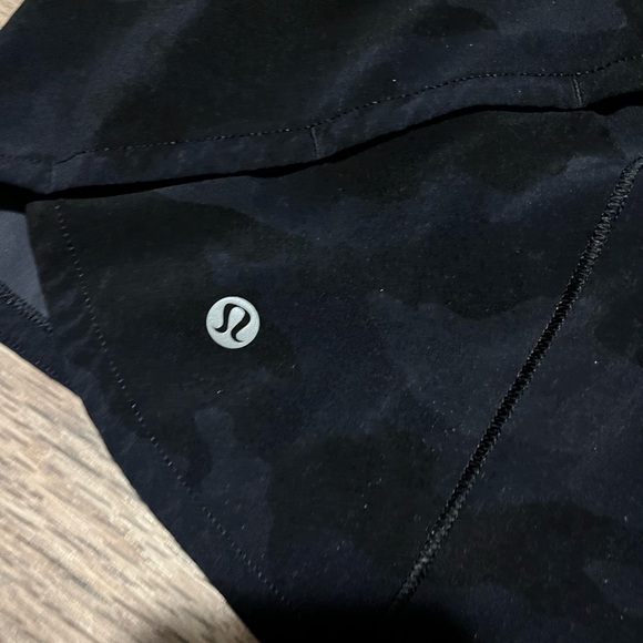 Lululemon Athletica Black Camouflage Athletic Shorts- 6 Long - Picture 6 of 8